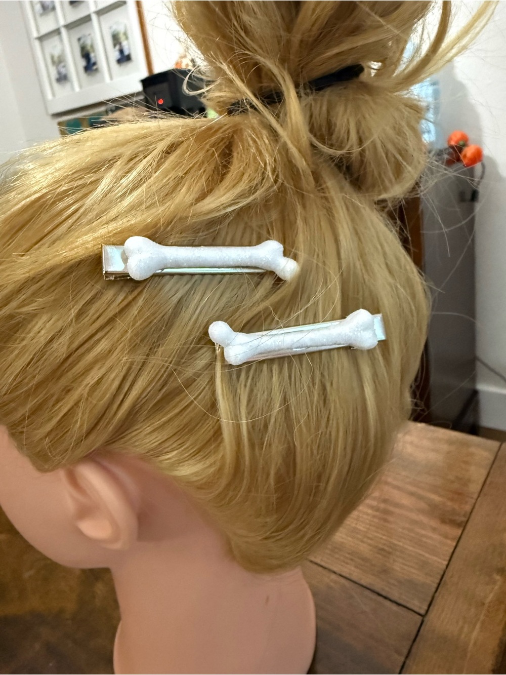 White Bone-Shaped Hair Clips - Women Hair Accessory - Picture 3 of 3